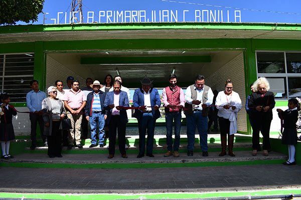 Autoridades federales entregan aulas reconstruidas tras los sismos