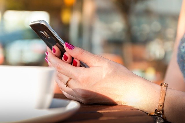 ¿Pasas mucho tiempo con el teléfono? Tenemos malas noticias para ti