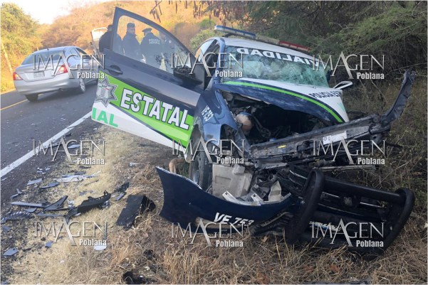 Por imprudencia, patrulla de Vialidad choca con particular