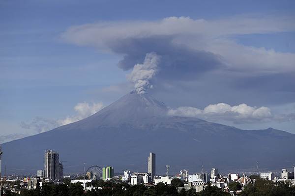 Popocatépetl emite 142 exhalaciones en últimas 24 horas