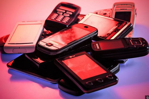 Teléfonos celulares, del “ladrillo” al smartphone
