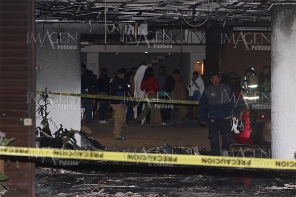 Pánico en Hotel 5 de Mayo por auto incendiado
