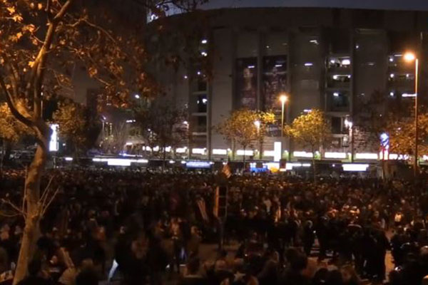 Arrancan las protestas independentistas fuera del estadio del Barça-Madrid