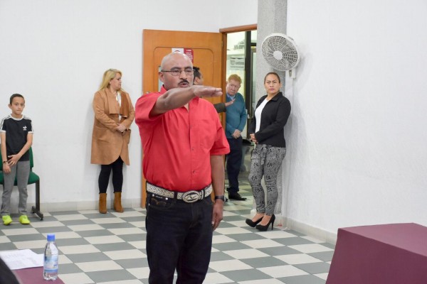 Heriberto Bernal rinde protesta como presidente auxiliar de Moyotzingo