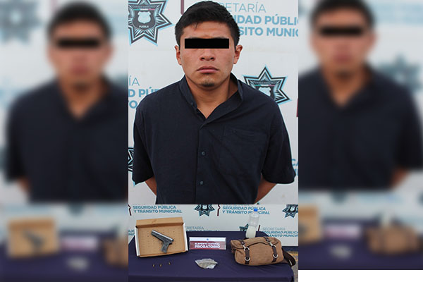 Bebía en la vía pública, cargaba droga y un arma