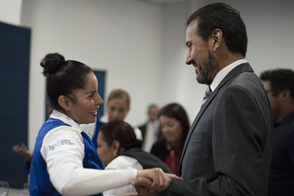 Alfonso Esparza reconoce el trabajo y trascendencia del personal de Enfermería del HUP