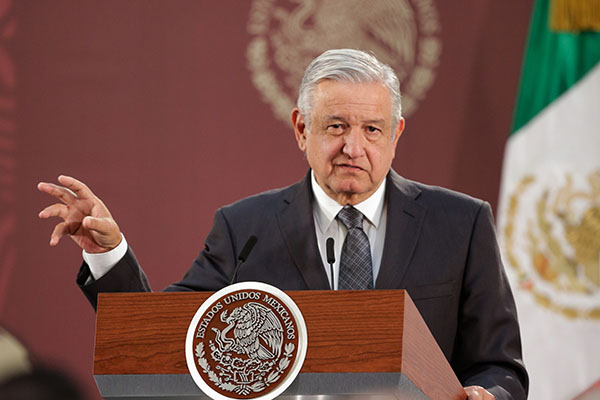 Había políticos vendiendo medicinas y periodistas perforando pozos petroleros: AMLO