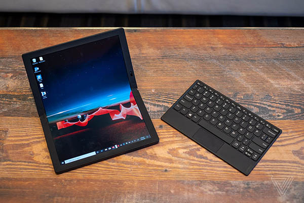 Lenovo presenta la primera computadora plegable del mundo