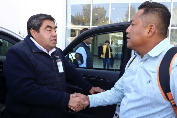 Gobernador garantiza tratamiento a menores con cáncer