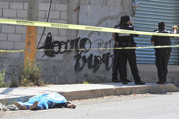 Lo ejecutaron y dejaron en la calle con su respectiva cartulina