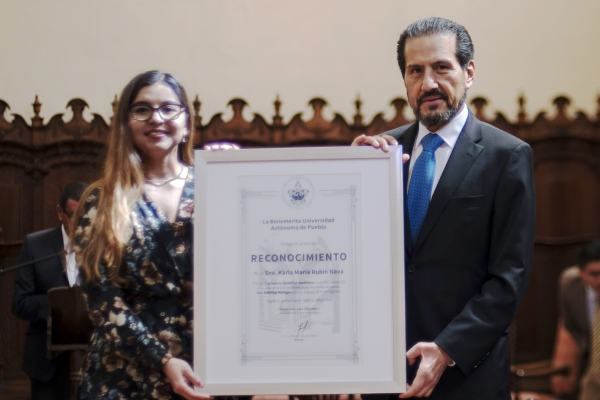 Egresada BUAP recibe alta distinción médica en Alemania