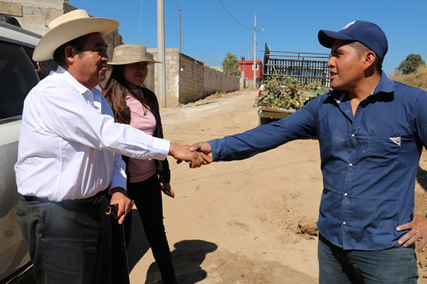 Mario de la Rosa supervisa avances de obras en Amozoc