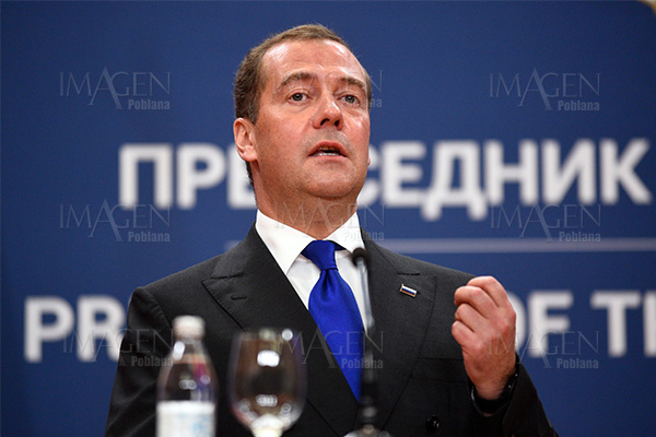 Primer ministro Medvédev anuncia dimisión del Gobierno ruso