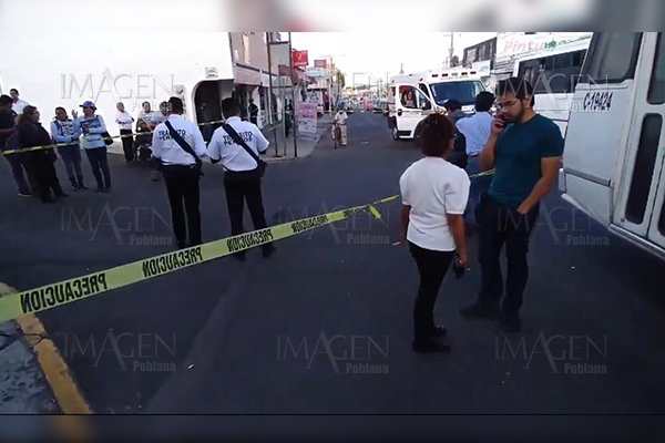 Microbusero atropella y mata a su suegra