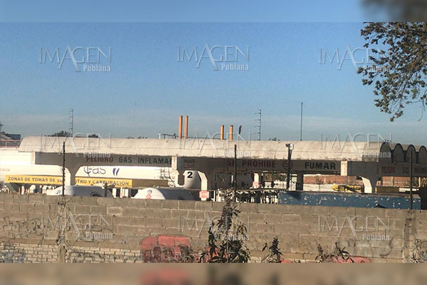 Autoridades federales caen de sorpresa en gasera y taller mecánico