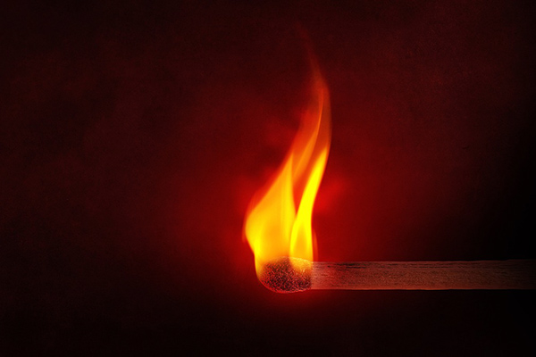 Hombre fallece luego de que sus “amigos” le prendieran fuego