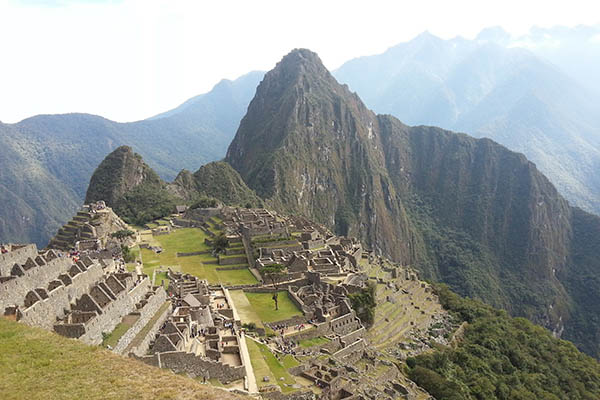 Justicia peruana condena a prisión a argentino que causó daños en Machu Picchu