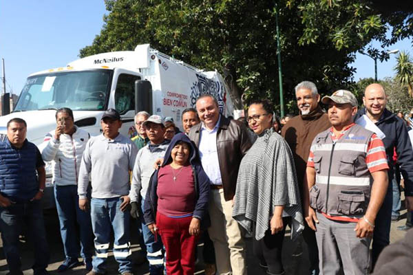 Adquiere Gobierno de Atlixco camiones y contenedores de basura