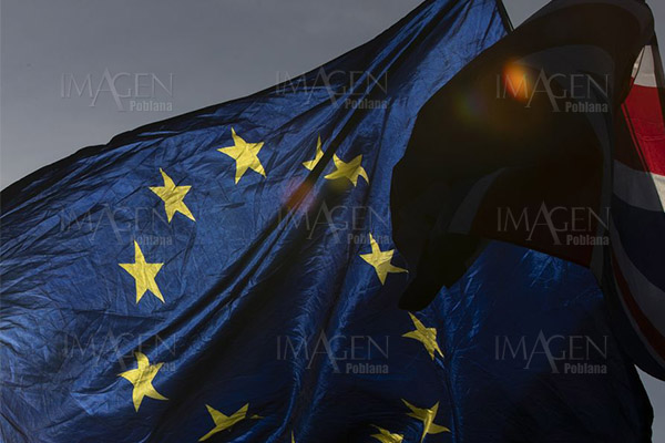 UE aprueba acuerdo de "brexit", Reino Unido está listo para irse