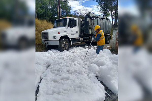 Agua de Puebla atiende afectación por descarga clandestina