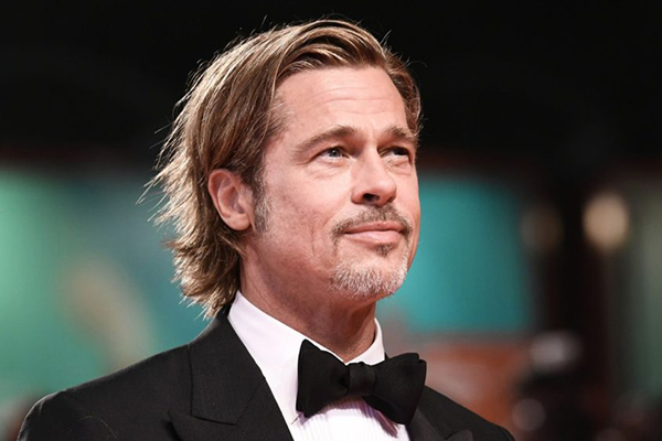 Brad Pitt bromea sobre el Reino Unido, Meghan y Harry