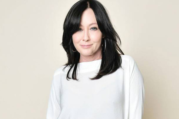 Shannen Dohery revela estar en etapa 4 de cáncer de seno