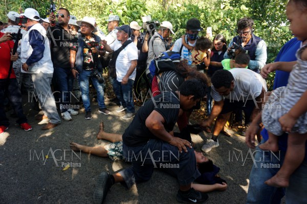 Un muerto y 81 lesionados tras accidente de camión con migrantes