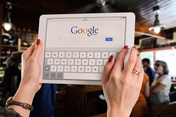 Google y Tinder bajo sospecha por usar ilegalmente los datos personales de sus usuarios