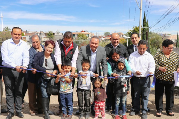 Guillermo Velázquez inaugura drenaje en Santa Cecilia Axocopan