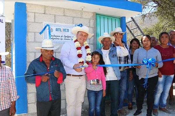 Guillermo Velázquez entrega obras para familias de San Jerónimo Caleras