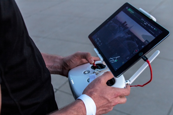 Usan dron para prevenir contagio de coronavirus