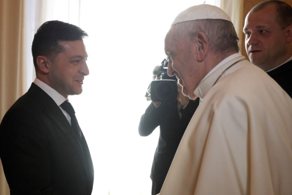 El presidente de Ucrania hace reír al papa Francisco