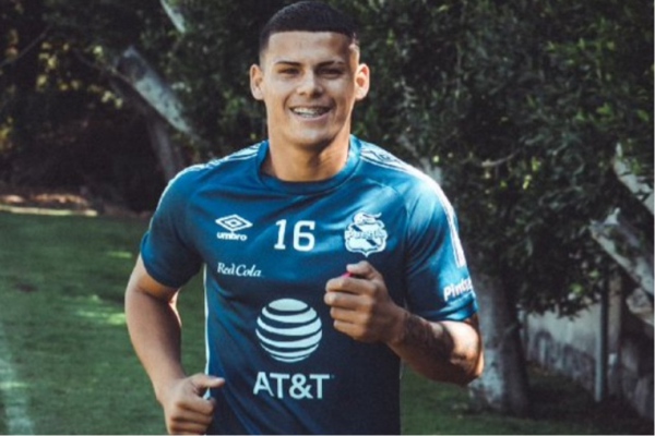 El uruguayo Maxi Araújo llegó para reportar con la Franja