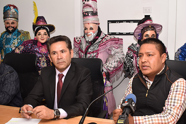 Danzantes de San Agustín Tlaxco exigen bailar en carnaval