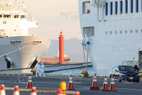 Un tercer crucero con miles de turistas varado por temor al coronavirus