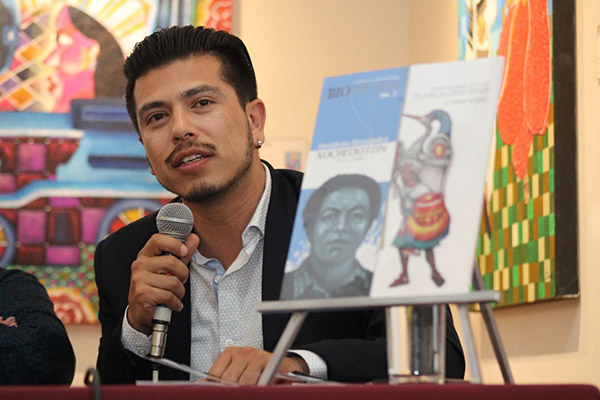 Presentan textos y material biográfico del muralista Desiderio Hernández Xochitiotzin