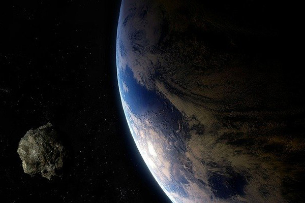 Un científico evalúa el peligro de un asteroide “cercano” a la Tierra