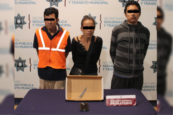 Fuerzas municipales detienen a tres asaltantes, una con antecedentes