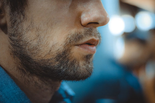 Hombres con barba, ¿en riesgo por coronavirus?