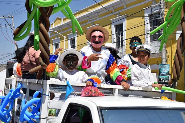 Desfile de carnaval en Texmelucan permitió la unión familiar: Layón