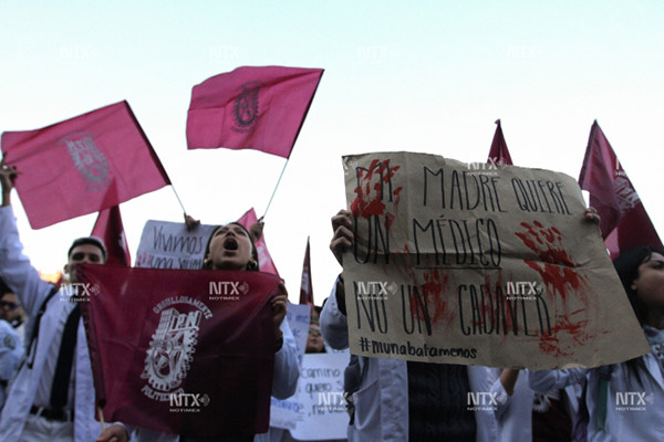 Estudiantes de medicina se reúnen con autoridades en Palacio Nacional
