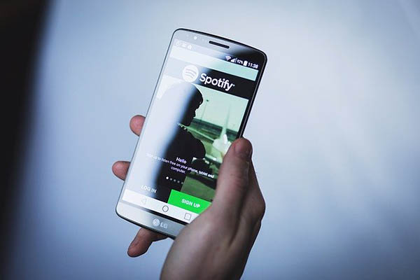 Spotify se libra de Google y Apple con su propio asistente de voz