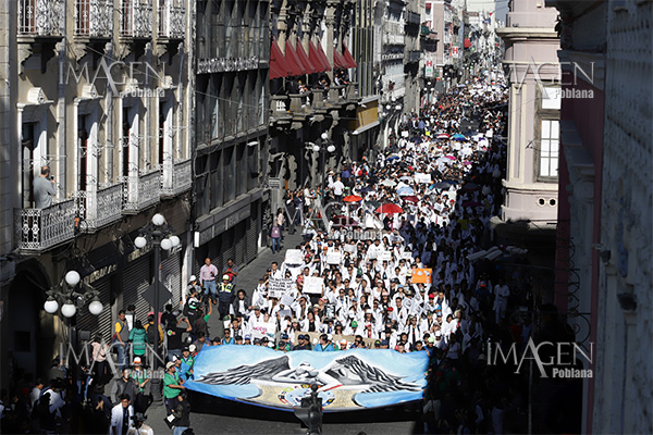 40,000 estudiantes participan en la Mega Marcha Universitaria