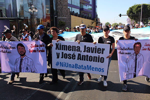 Familia de Javier Tirado exige justicia en la mega marcha universitaria