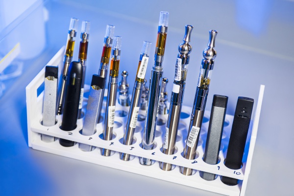 Consumidores mexicanos protestan por prohibición del vapeo