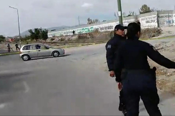 Sicarios en moto acribillan a mujer frente a su familia