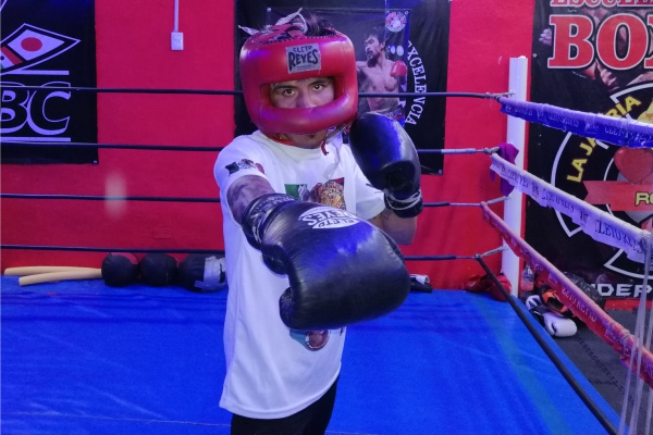 ‘Zurdo’ Galicia: mesero por las mañanas, campeón de box por las noches
