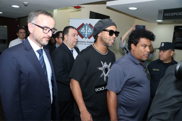 La Fiscalía de Paraguay ordena la detención de Ronaldinho