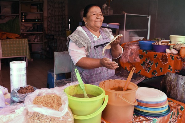 Mujeres que no podrán unirse al paro nacional
