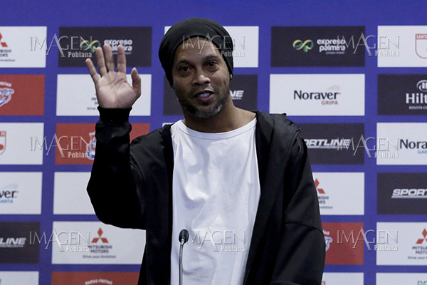 Ronaldinho seguirá en prisión preventiva en Paraguay